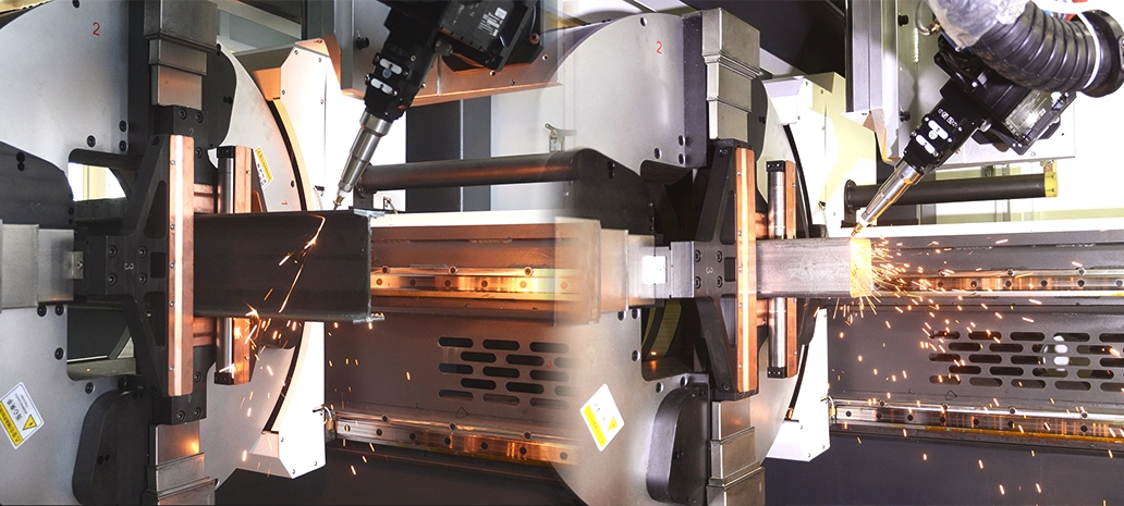Präzisionsschnitt auf einem Metallrohr mit einem Rohrlaserschneider.webp
