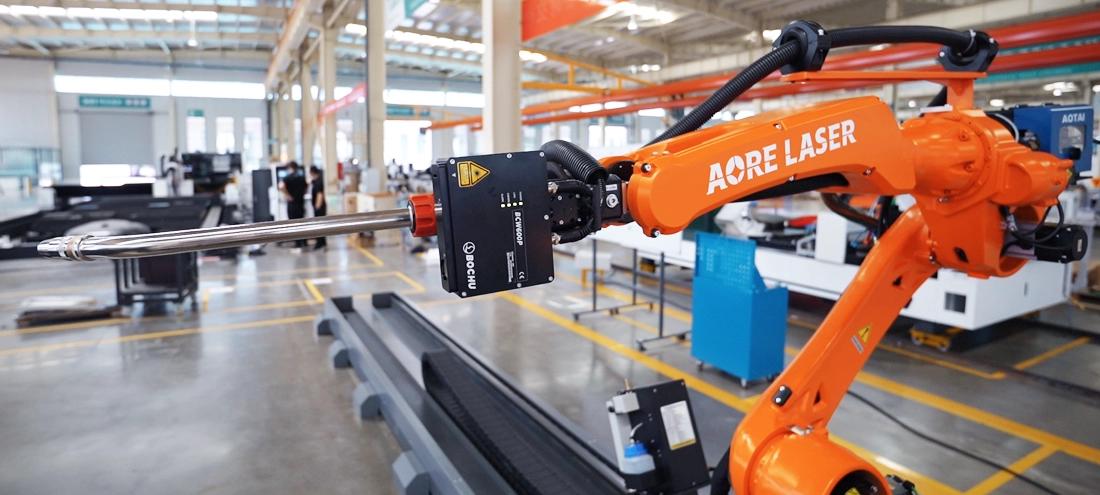 7-Achs-Schweißroboter für Bodenschienen (2).jpg