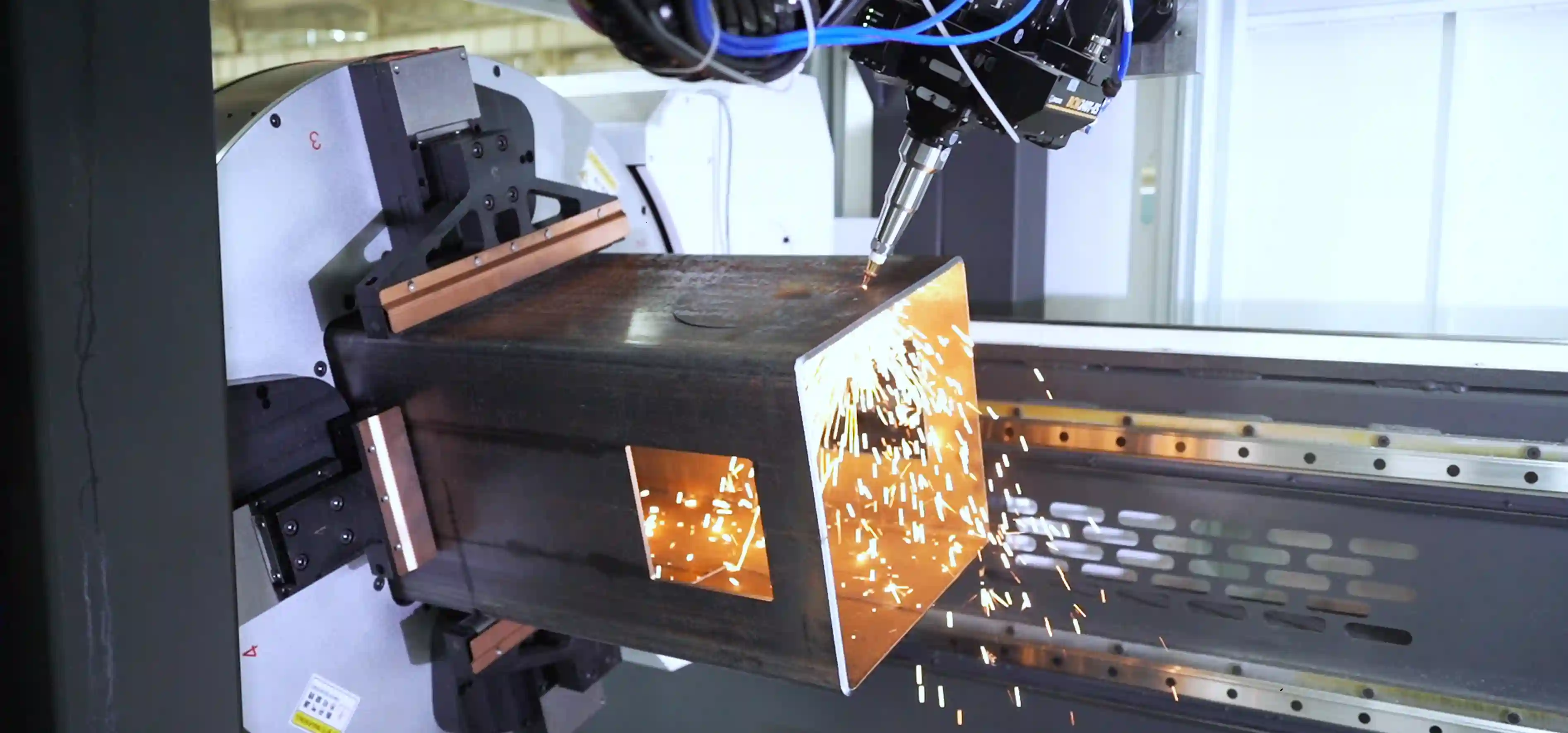 Was ist eine Laserröhrenschneidmaschine (1).webp