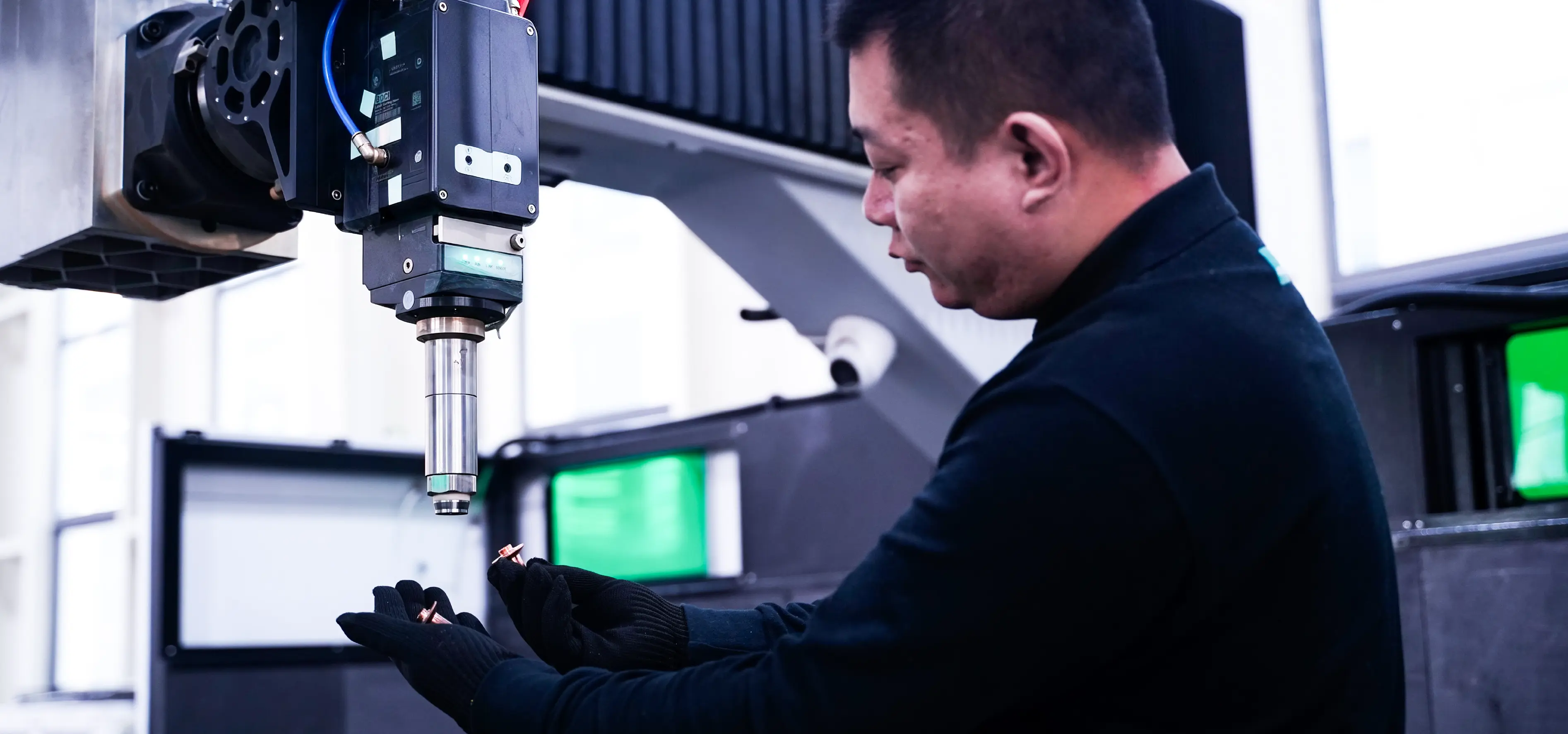 Inbetriebnahme der AORE GR-H Laserschneidmaschine.webp